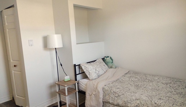 (Female Only)Clean Private Room with work space