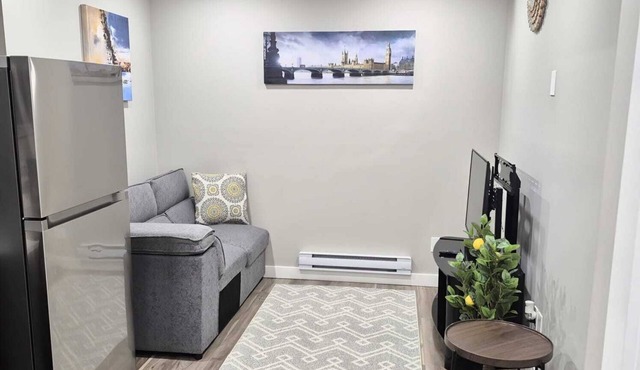 Femkem Cozy Suite in a peaceful and beautiful neighborhood. You will love it.