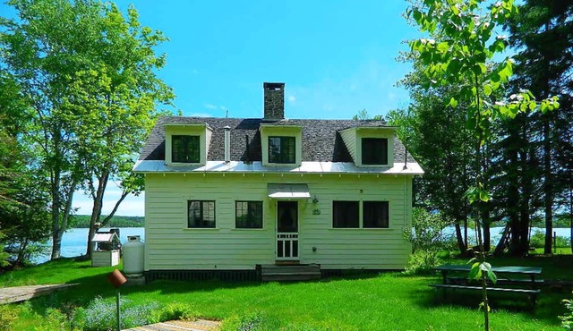 Fiddlehead - Charming 4 bedroom cottage offers spectacular views of the Lake!