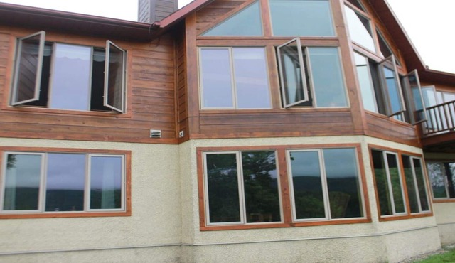 Five Star Chalet walk from Tremblant Ski and Golf Resort! Breathtaking View!