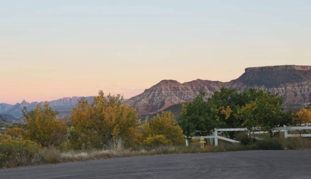 Flying Monkey Mesa | Near Zion | Rustic Mtn Home