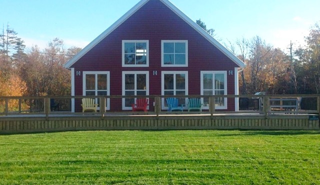 Four Bedroom Cottage Within Walking Distance To Thunder Cove Beach