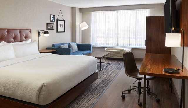 Four Points by Sheraton Point Edward Sarnia