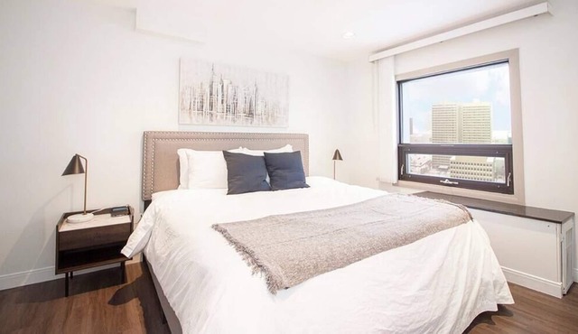 Free Parking & Wi-Fi! Amazing One Bedroom Suite