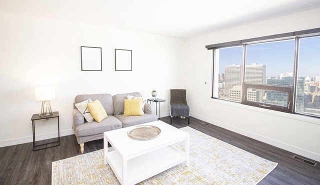 Free Parking & Wi-Fi! One Bedroom Suite