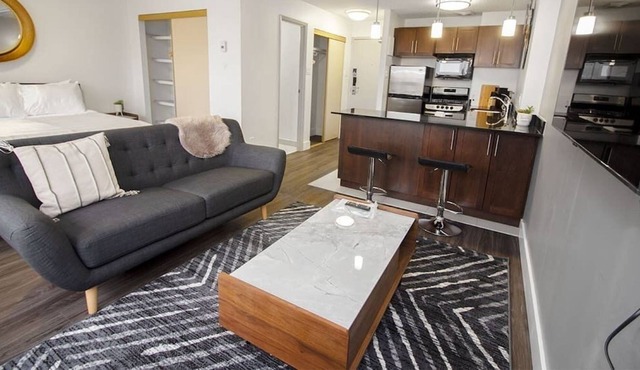 Free Parking & Wi-Fi! Stunning Studio Suite