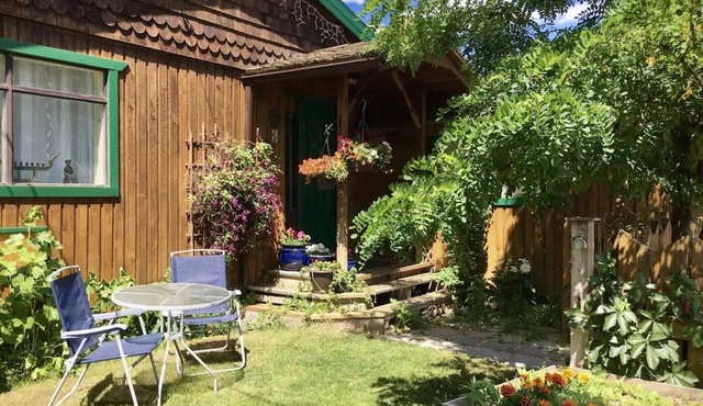 Full House 2 bed, 1 bath, fenced yard - River-front Retreat in Lillooet B.C.