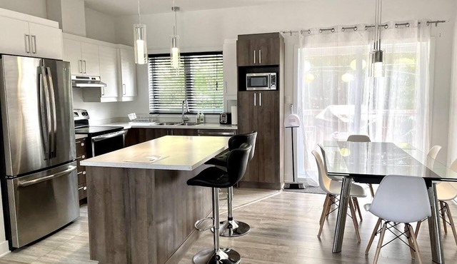 Fully Equipped Modern Cottage with Hot Tub in the Heart of the Laurentians