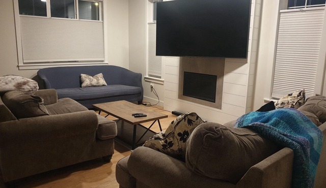 fully stocked kitchen and pet friendly.