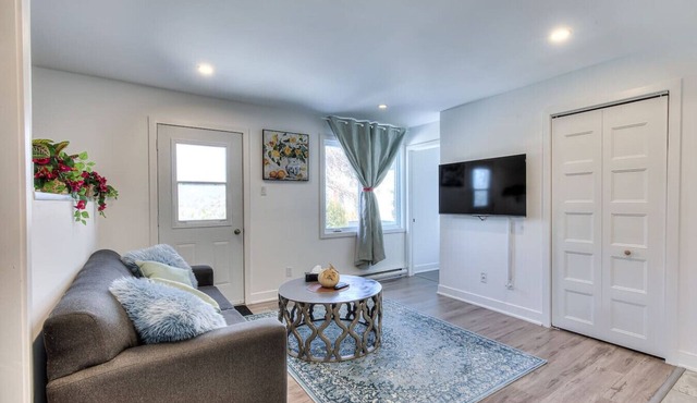 Furnished 1-Bed Apartment Near Montreal