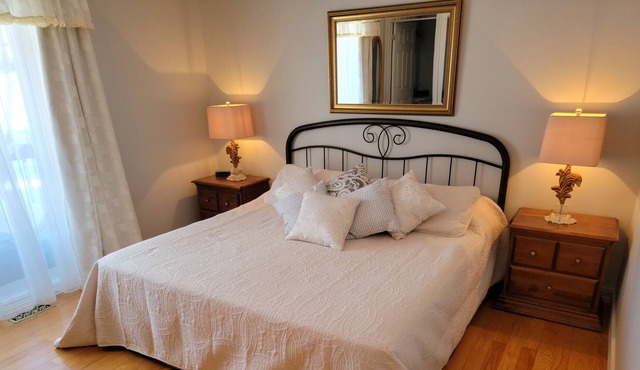 Gîte le Grandelinois - La Jeanne d'Arc - Bedroom with King bed