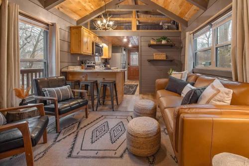 Gabriele Cabin Rustic Retreat Near Downtown