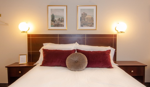 Garden Hotel Room in front of Metro and in the heart of the city