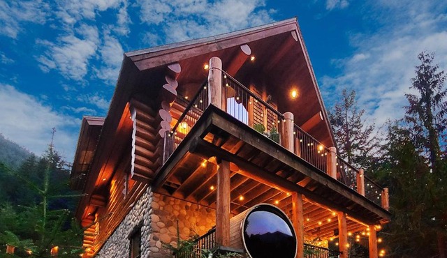 Gem by Manning Park: Luxury Loghouse “Ravenloft”