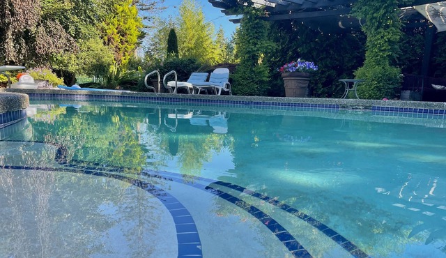 Glamping - Pool & Hot Tub!