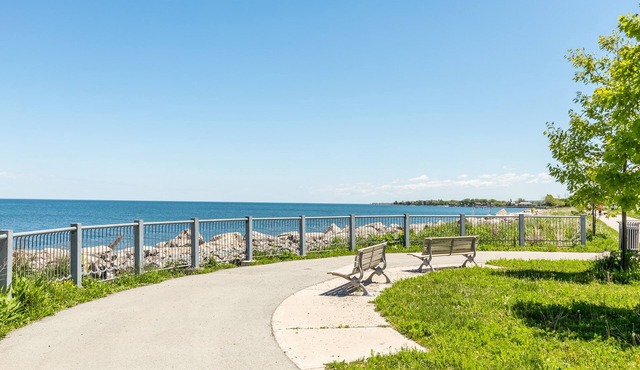 GLOBALSTAY. Modern Lake Ontario Townhomes