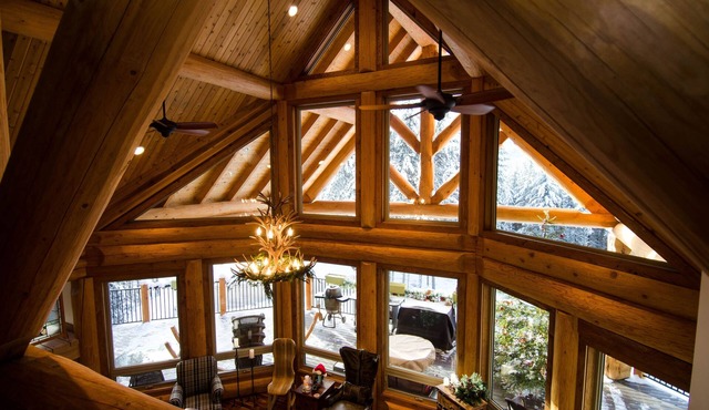 Golden Acres Mountain Lodge Owl's Nest
