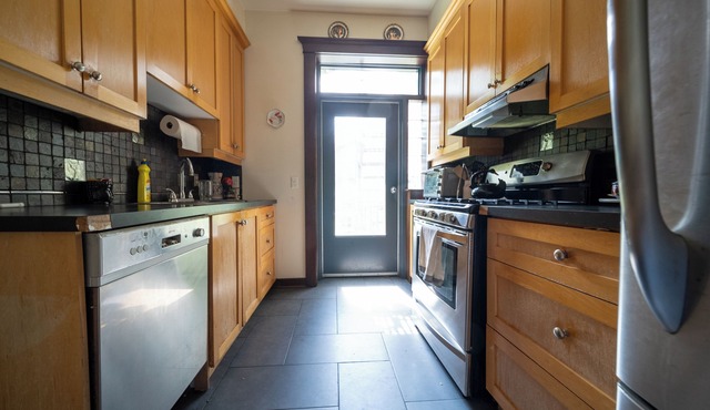 Gorgeous 1000 sq foot apartment above storefront on Queen Street West/Parkdale