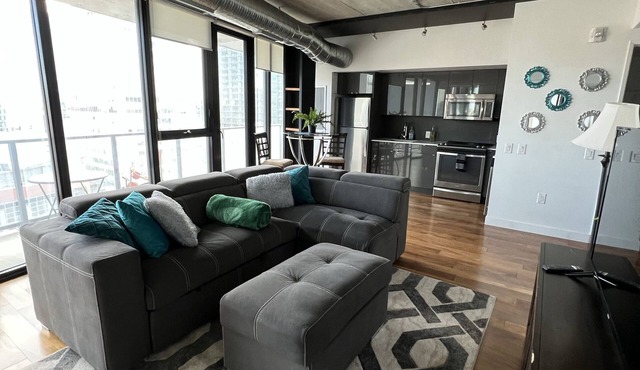 Gorgeous 2 bed sleeps 5 w/surreal view downtown laundry wifi