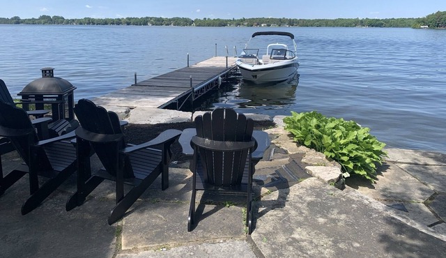 Gorgeous 4 Bedrooms Waterfront Vacation Cottage In Kawartha Lakes /Peterborough.