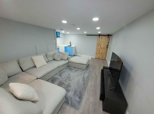 Gorgeous Basement Unit