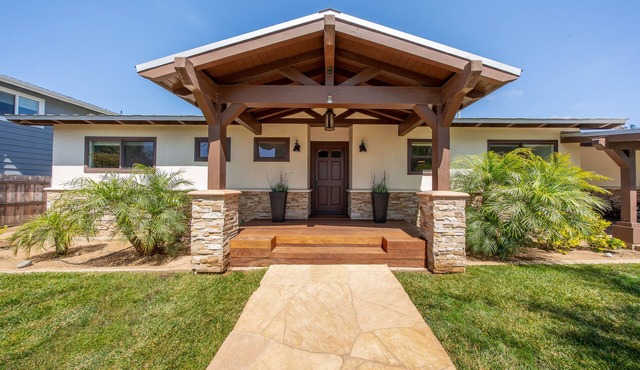 Gorgeous Detached Custom Craftsman Home - Walk to Beach!
