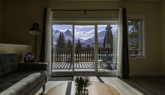 Gorgeous south facing 3BDR townhome!