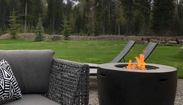 Gorgeous Views-Great Location-Rural Mountain Retreat-Hot Tub-Breakfast Available