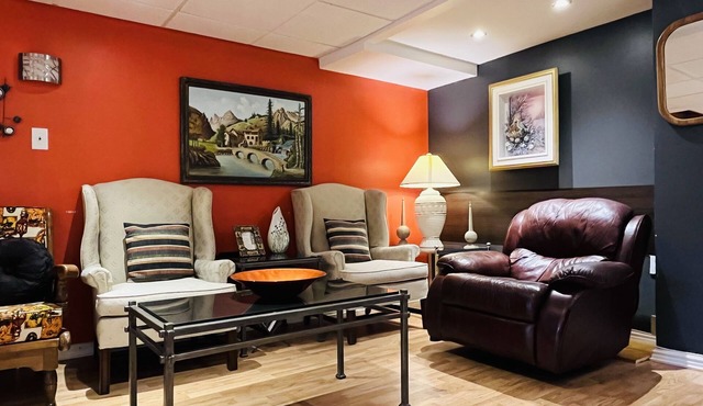 Grace House/Private parking /Subway /5 mins Downtown