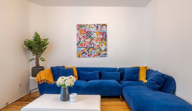 Grand 4BR – Your Spacious Mont-Royal Retreat