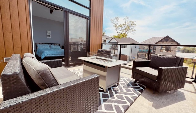 Grand Bend Modern Living Upper Unit with Separate Entrance 4 Bedrooms