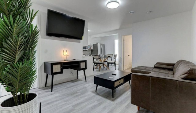 Great 3BR in Montreal's Gay Village, Perfect for Families and Friends Exploring the City