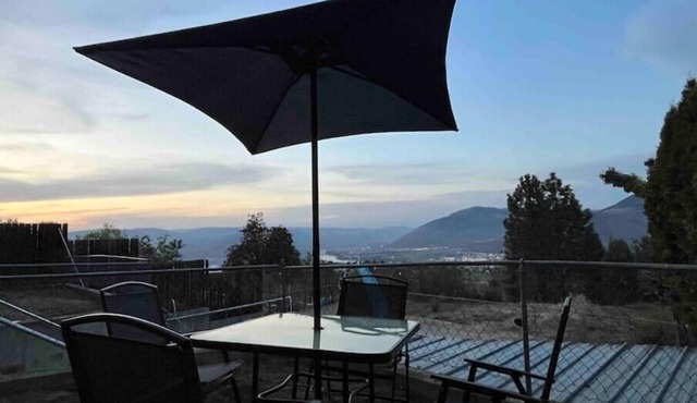 Great location with stunning View with pool!