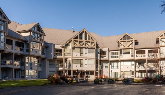 GREYSTONE LODGE UNIT 220 SKI-IN SKI-OUT 2+2