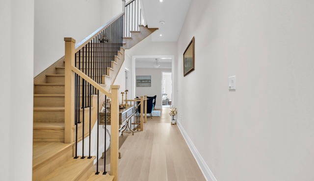 Group-Friendly 4BR Home | Sleeps 12+| Near Hwy 403