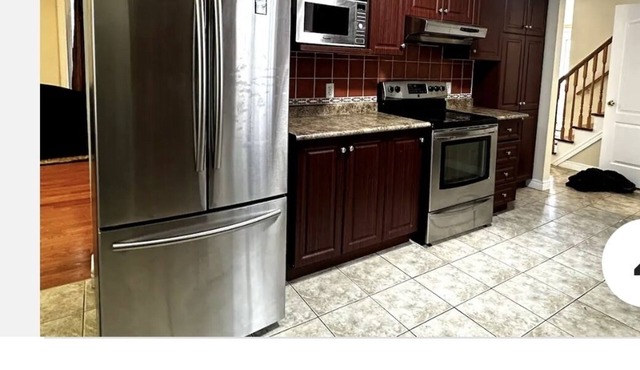 Guelph Southend luxury Bedroom in a shared (Kitchen, Living, bathroom) place.