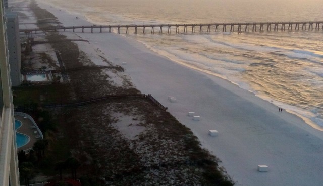 Gulf Front! Pool! 3 En-suites! Million Dollar View! Pool! Free Beach Service!