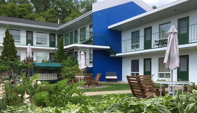 Hôtel Motel Les Voitures d'Eau