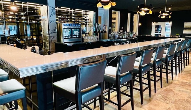 Hôtel & Suites Le Dauphin Drummondville