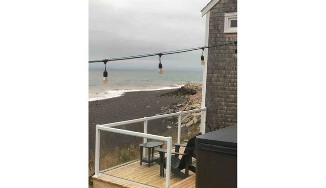 Halls Harbour BARN Cottage w/Hot Tub