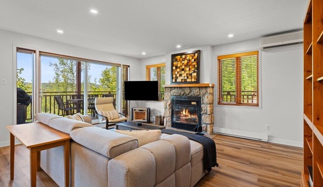 Hauts-Bois Ski In/Out 2brs w/Pool Access (193-1)