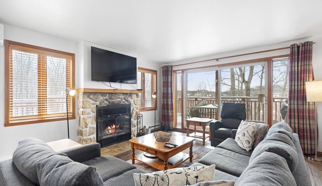 Hauts-Bois Ski In/Out 2brs w/Pool Access (197-9)