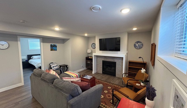Heart of downtown Summerland 1-Bdrm basement suite. Walking distances to town.