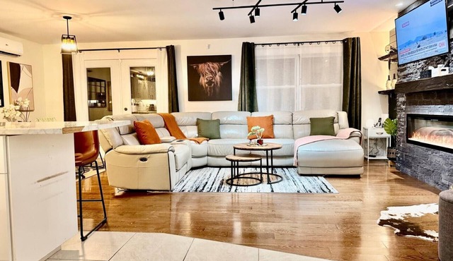 High-end haven where Serenity meets Style and Fun| 5mins to airport| 5 car slots