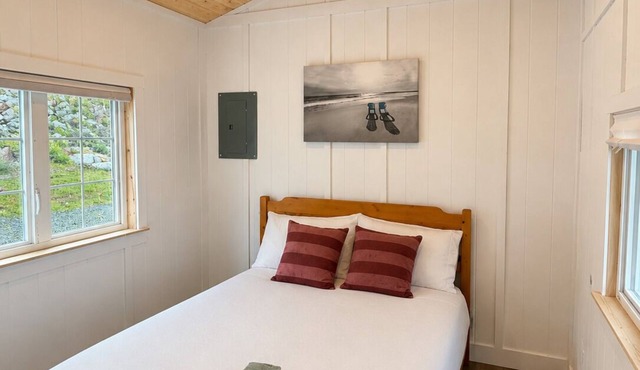 High Tide Hideaway: Tiny Home Retreat 8 min from Lawrencetown Beach