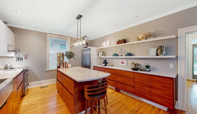 Historic home steps from Georgian Bay with local artwork & private backyard