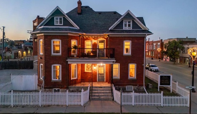 Historic Luxury Retreat in Downtown Kingsville