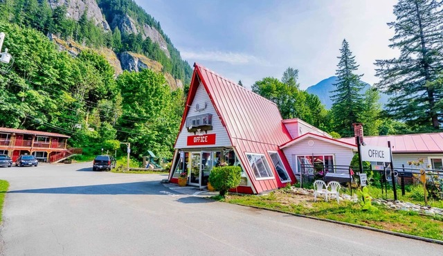 Holiday Motel & RV Resort