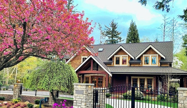 "Hollywood North" Gated Estate