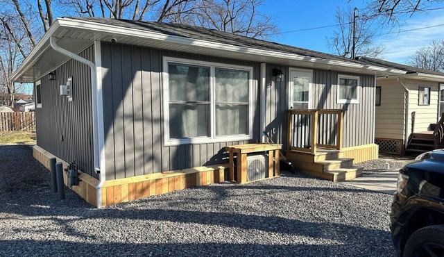 Home away from home by the lake - Cozy Cottage available for a small family.